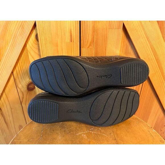 Clarks Collection Slip On Flats Loafers Womens 8 Gray/Brown Embossed Print Comfo - Picture 7 of 8